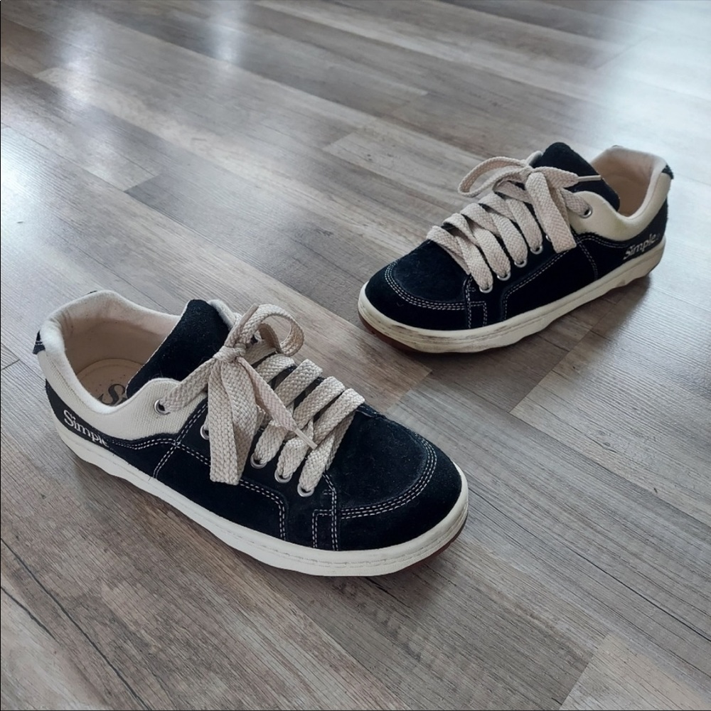 Suede Sneaker Simple OS Old School 90s Style Skate Shoe Womens 8.5 Mens 6.5